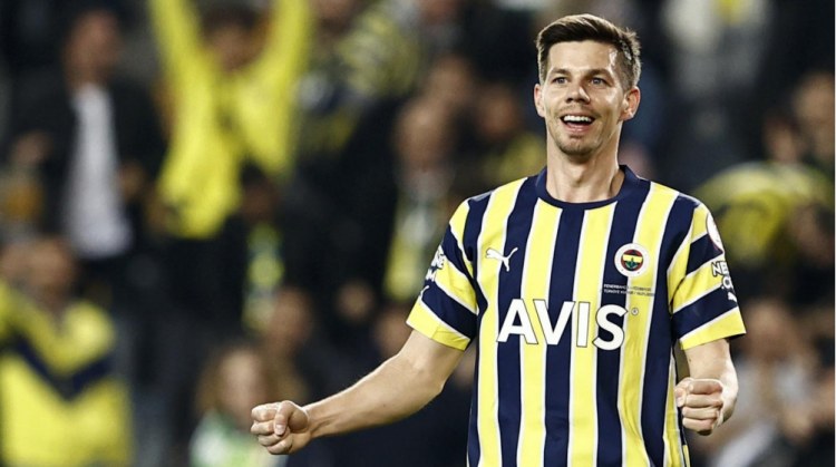 “Beşiktaş” “Fənərbaxça”nın futbolçusunu istəyir