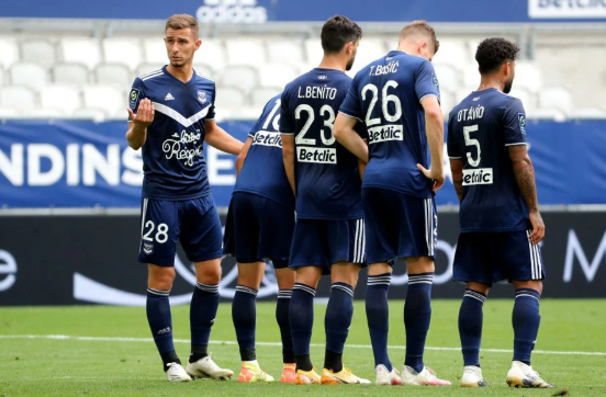 6 qat Fransa çempionu 1 avroya satıldı