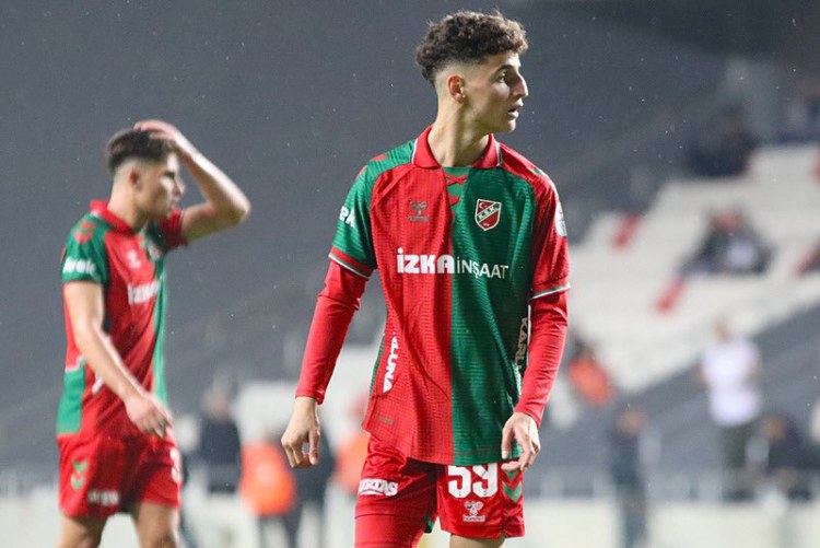 "Fənərbaxça" III Liqadan futbolçu transfer etdi