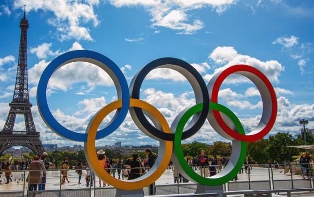 Parisə uçacaq təyyarənin artıq 16 sərnişini var