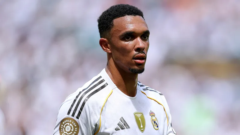 Alvaro Arbeloa Trent Aleksandr-Arnolda qapını göstərdi