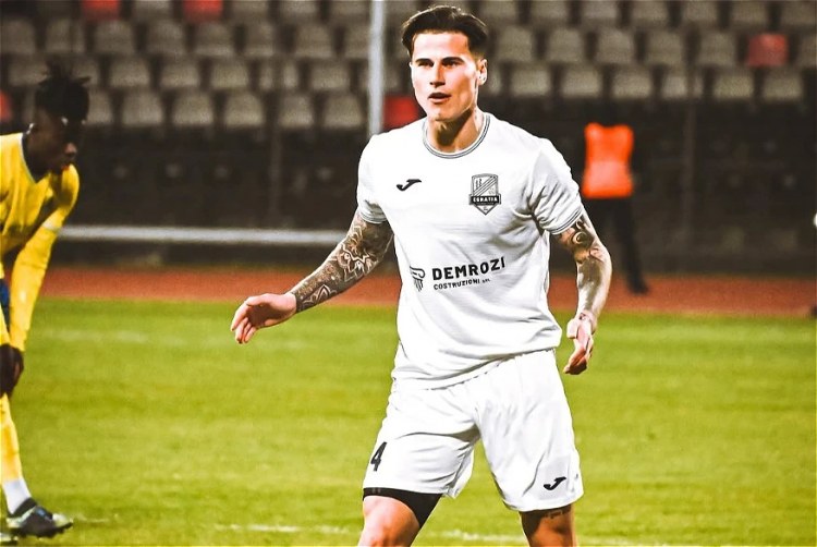 Azərbaycanlı müdafiəçi oynadı, komandası qazandı