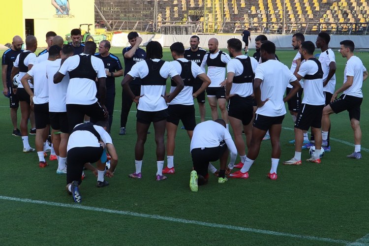 "Araz Naxçıvan" Yunanıstanda oyunöncəsi son məşqinə çıxdı