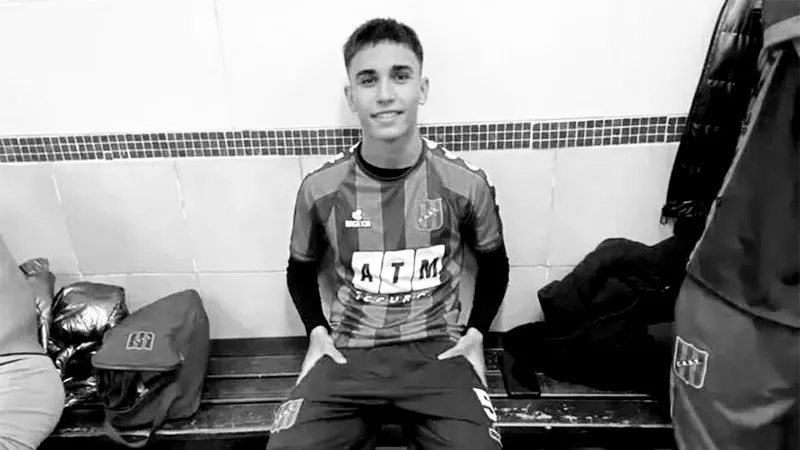 Argentinada 18 yaşlı futbolçu diz əməliyyatından sonra dünyasını dəyişib