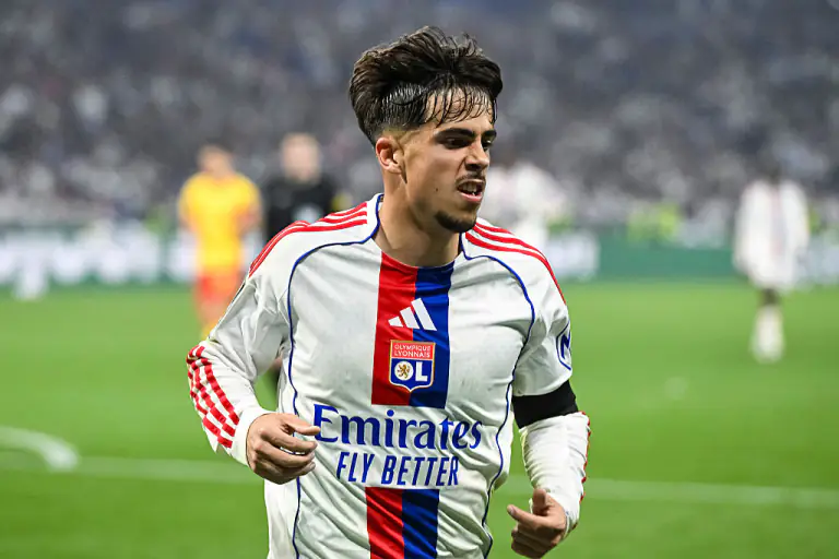 "Bayer" "Lion"un yarımmüdafiəçisini transfer edib