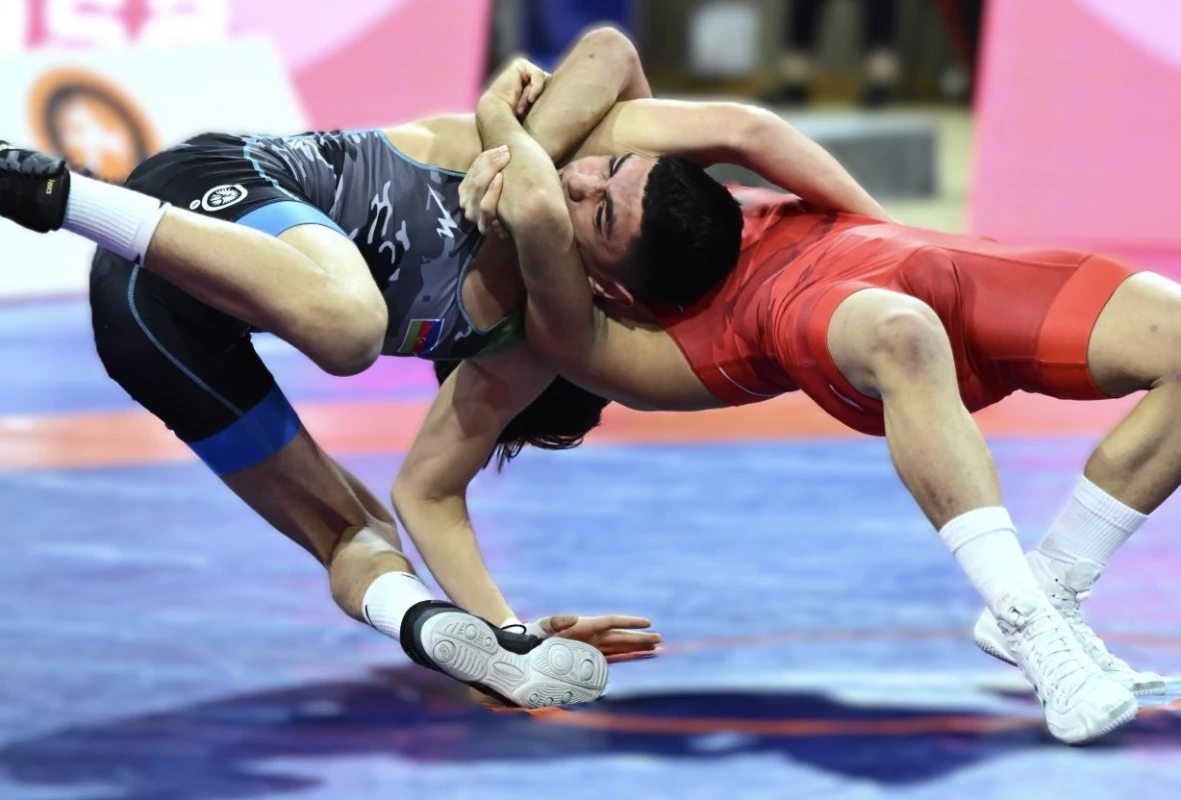 Ölkə çempionatı: Sərbəst güləş üzrə ilk finalçılar bəlli olub