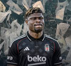 "Beşiktaş" "Vulverhempton"un müdafiəçisini transfer etdi