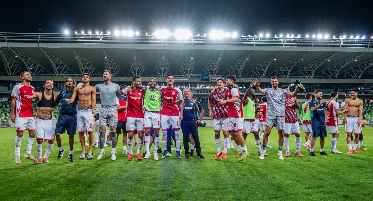 “Sabah”ın rəqibi iki futbolçusu göndərdi