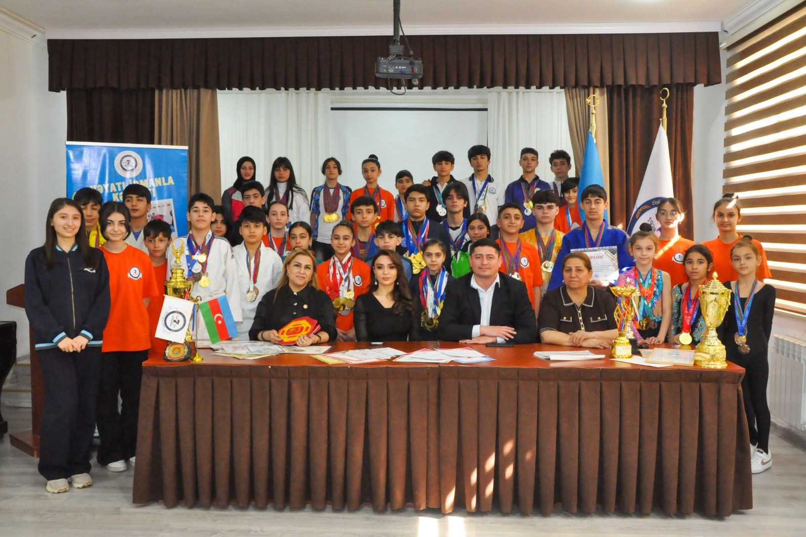 Rəsul Çunayev məktəblilərin qonağı olub