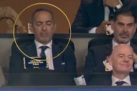 DÇ-2026: Dünya çempionu olan futbolçu tribunada yatıb