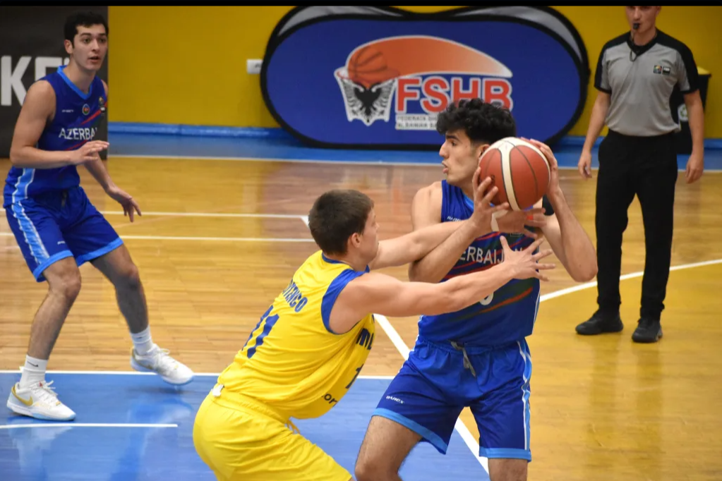 Millimiz ermənilərlə qarşılaşır