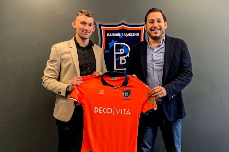 İstanbul klubunda iki ayrılıq, bir transfer