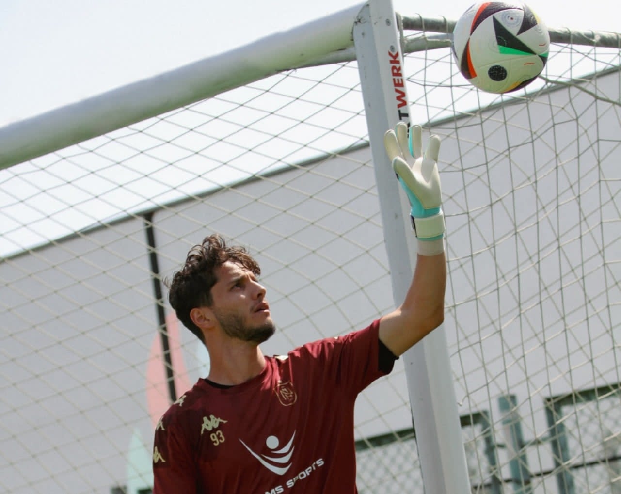 "Neftçi"nin sabiq məşqçisi Rza Cəfərovu Rumıniyaya aparmaq istəyir