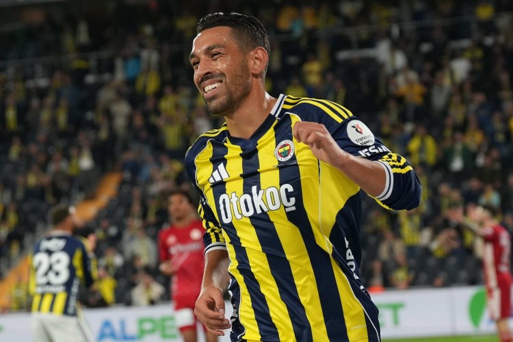 Türkiyə millisinin üzvü "Trabzonspor"a keçə bilər