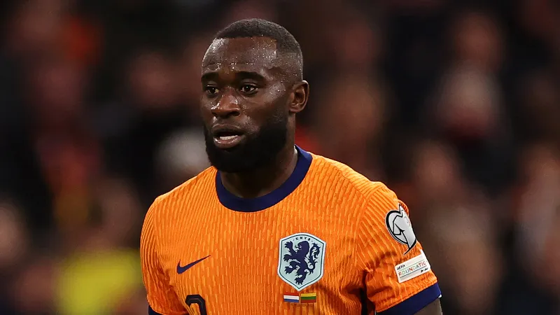 "Liverpul" "Sanderlend"in müdafiəçisinə "elçi" düşüb