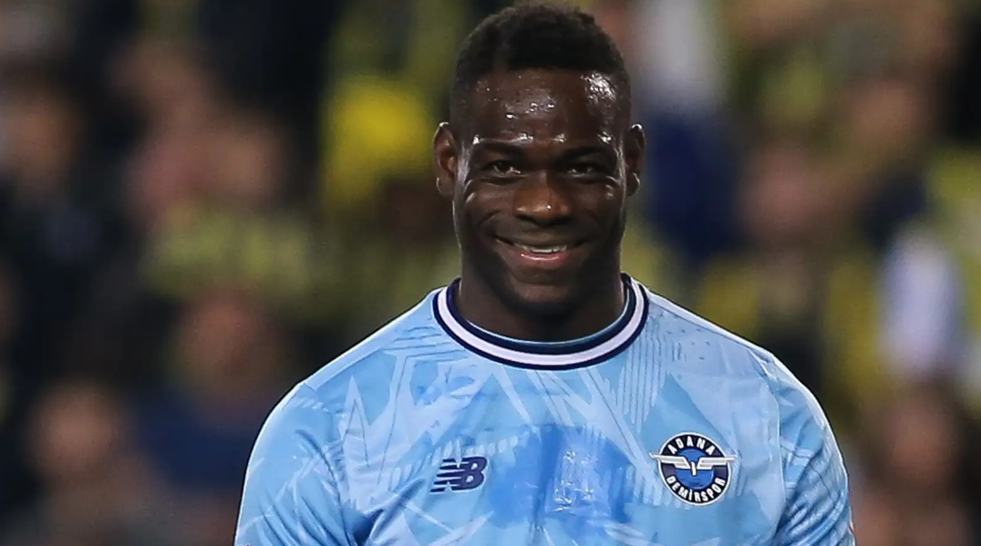 Balotelli İtaliya klubu ilə danışıq aparır