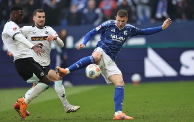 Emreli yenə heyətdən kənardadır